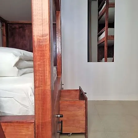 Compass House Hotell *