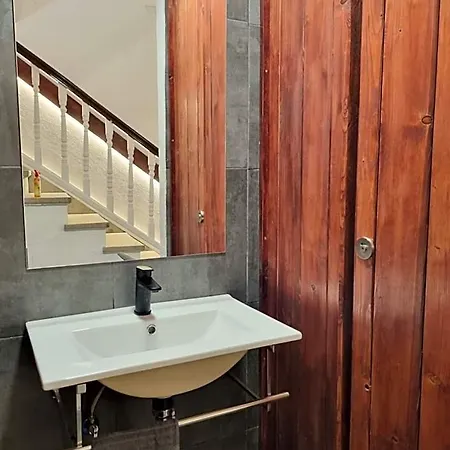 Compass House Hotell *