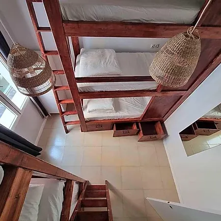 Hotell Compass House *