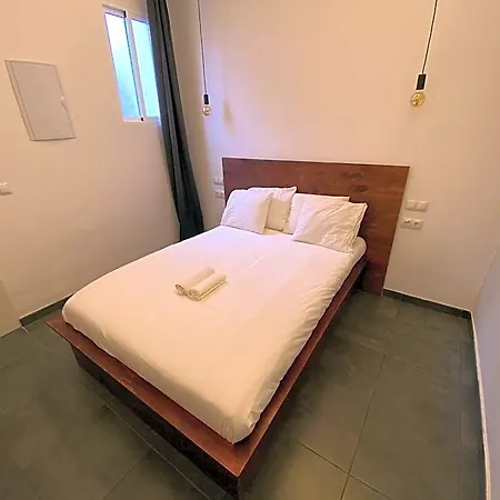 Hotell Compass House