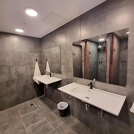 Compass House Hotell *
