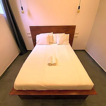 Hotell Compass House