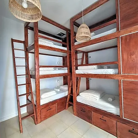 Compass House Hotell *